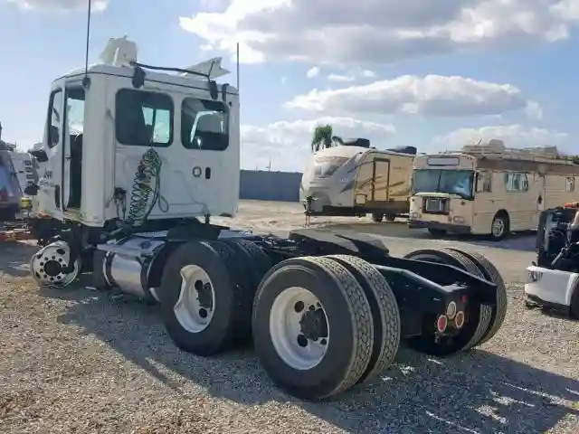 3AKJHLDRXKSKY3643 2019 FREIGHTLINER CASCADIA 126-2
