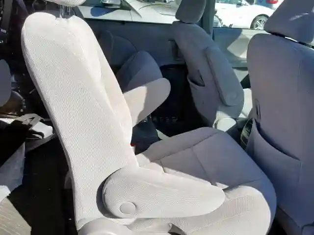 5TDKZ3DC6KS989314 2019 TOYOTA SIENNA LE-5