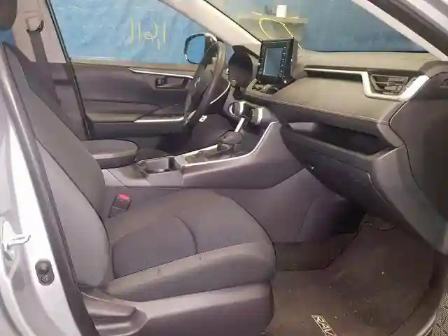 JTMMWRFV6KD015203 2019 TOYOTA RAV4 LE-4