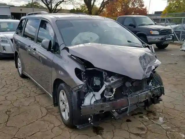 5TDKZ3DC6JS962452 2018 TOYOTA SIENNA LE-0