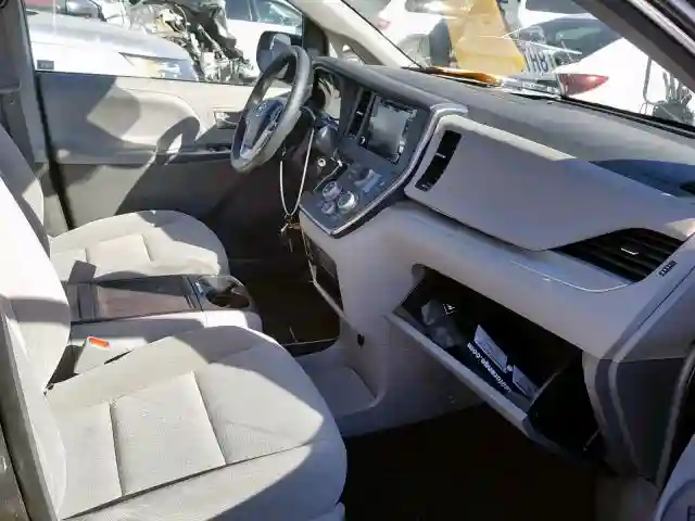 5TDKZ3DC6KS989314 2019 TOYOTA SIENNA LE-4