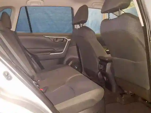 JTMMWRFV6KD015203 2019 TOYOTA RAV4 LE-5