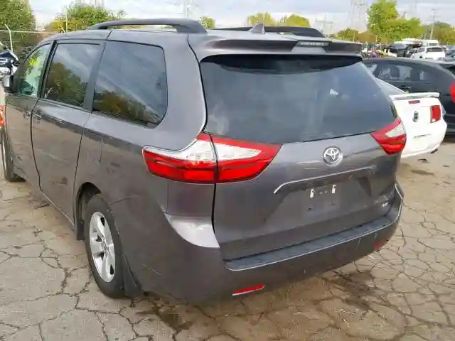 5TDKZ3DC6JS962452 2018 TOYOTA SIENNA LE-2