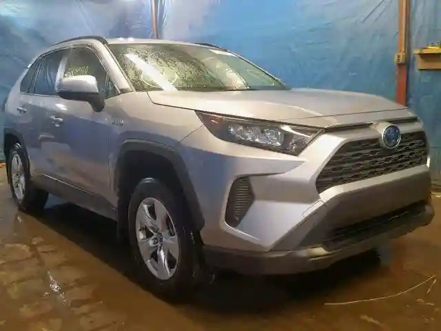 JTMMWRFV6KD015203 2019 TOYOTA RAV4 LE-0