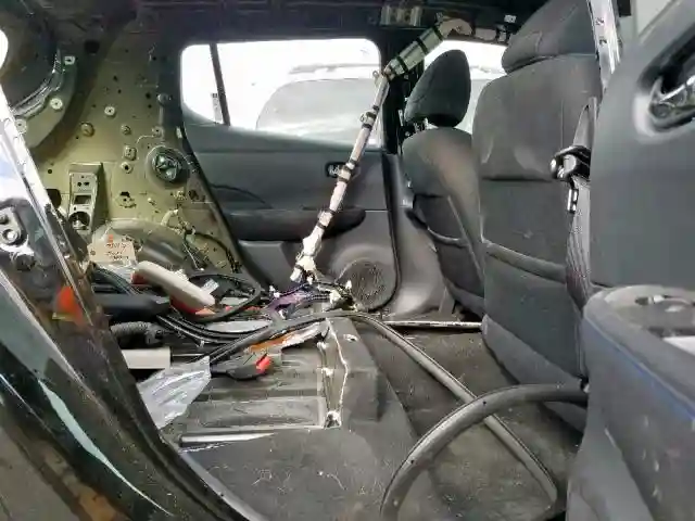 1N4AZ1CP9JC302661 2018 NISSAN LEAF S-5