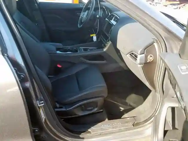 SADCJ2BVXHA099547 2017 JAGUAR F-PACE PREMIUM-4