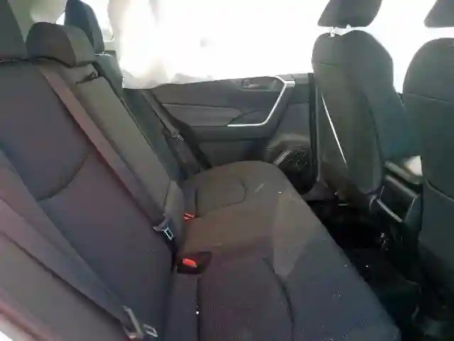 JTMK1RFV0KJ009534 2019 TOYOTA RAV4 LE-5