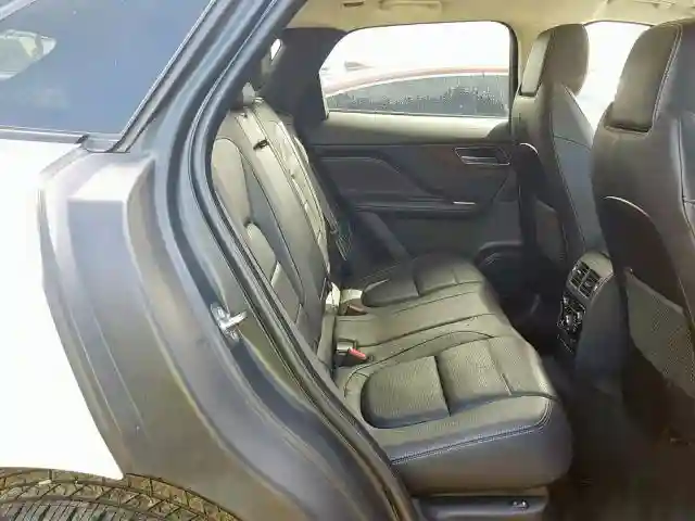 SADCL2FX1JA323848 2018 JAGUAR F-PACE R - SPORT-5