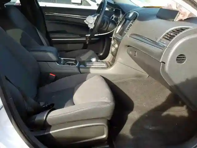 2C3CCAAG7KH651280 2019 CHRYSLER 300 TOURING-4