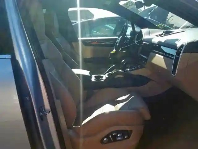WP1AA2AY9KDA13003 2019 PORSCHE CAYENNE-4
