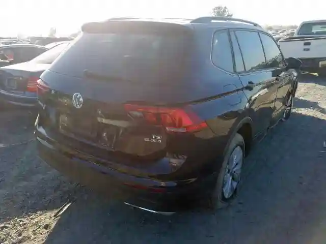 3VV0B7AX7JM158625 2018 VOLKSWAGEN TIGUAN S-3