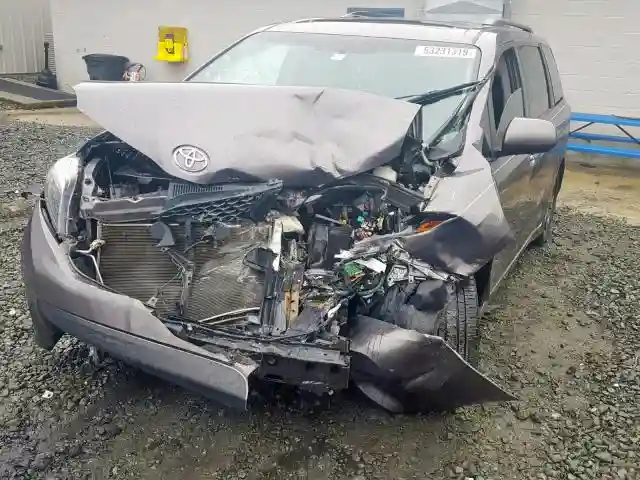 5TDXK3DC0GS751427 2016 TOYOTA SIENNA SE-1