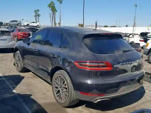 WP1AA2A5XHLB08643 2017 PORSCHE MACAN-2