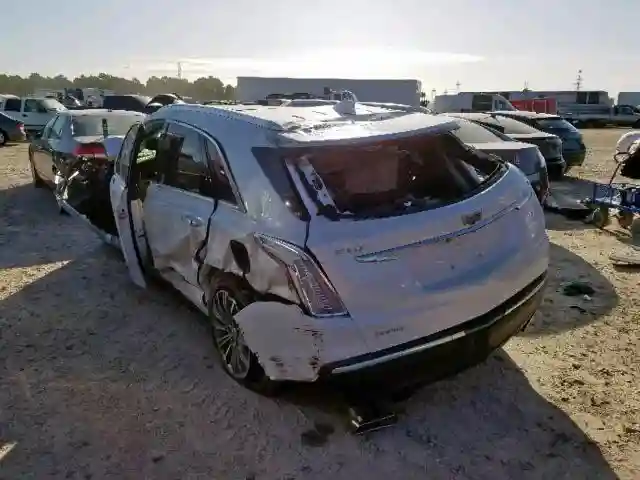 1GYKNCRS0JZ140427 2018 CADILLAC XT5 LUXURY-2