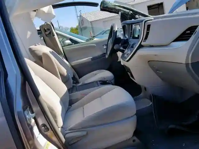 5TDJZ3DCXHS146706 2017 TOYOTA SIENNA LE-4