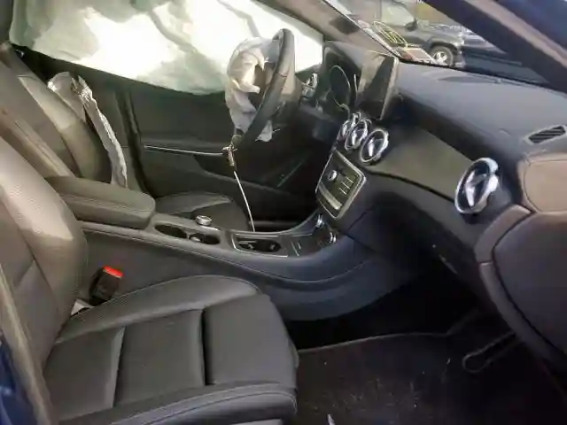WDCTG4GB4KJ604438 2019 MERCEDES-BENZ GLA 250 4MATIC-4