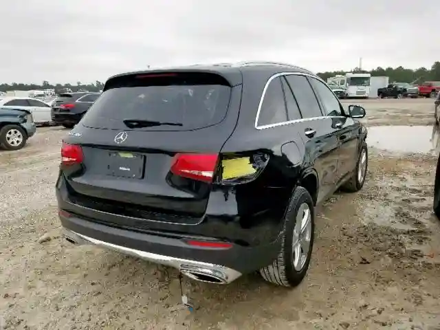 WDC0G4JBXJV080439 2018 MERCEDES-BENZ GLC 300-3