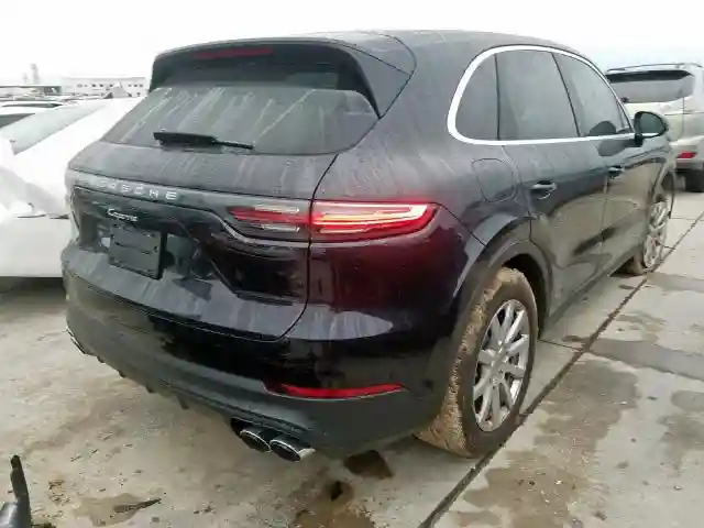 WP1AA2AY4KDA13748 2019 PORSCHE CAYENNE-3