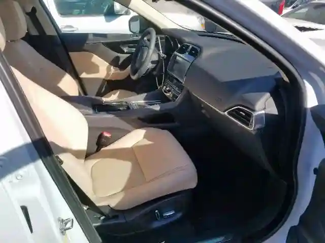 SADCJ2FX0KA615272 2019 JAGUAR F-PACE PREMIUM-4