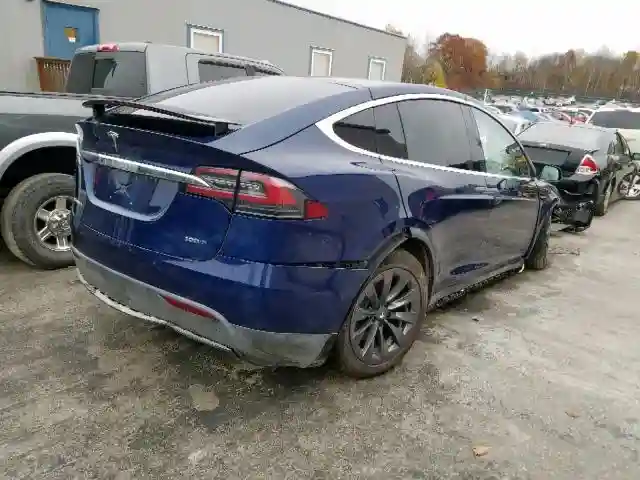 5YJXCBE26JF120562 2018 TESLA MODEL X-3