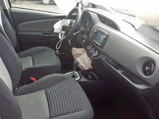 VNKKTUD32JA100101 2018 TOYOTA YARIS L-4