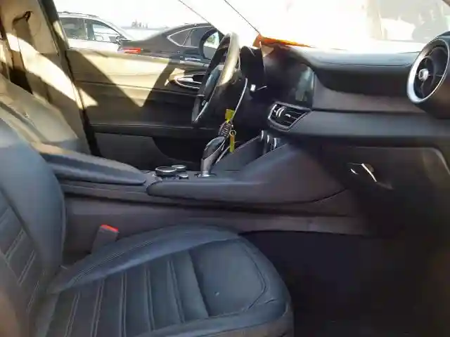 ZARFAECN9H7542623 2017 ALFA ROMEO GIULIA TI-4