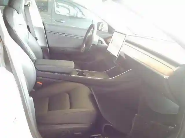 5YJ3E1EBXKF406676 2019 TESLA MODEL 3-4