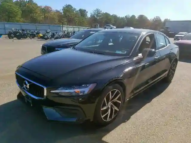 7JRA22TK1LG03759 2020 VOLVO S60 T6 MOMENTUM-1