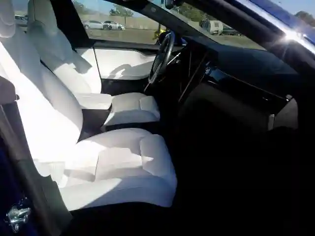 5YJSA1E20JF278048 2018 TESLA MODEL S-4