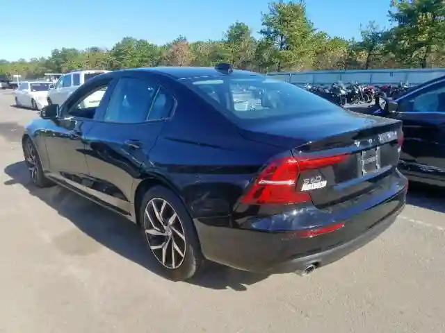 7JRA22TK1LG03759 2020 VOLVO S60 T6 MOMENTUM-2