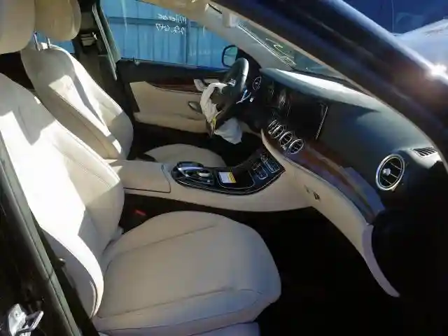 WDDZF4KB9JA336579 2018 MERCEDES-BENZ E 300 4MATIC-4