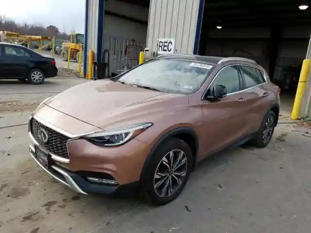 SJKCH5CR7JA002530 2018 INFINITI QX30 PURE-1