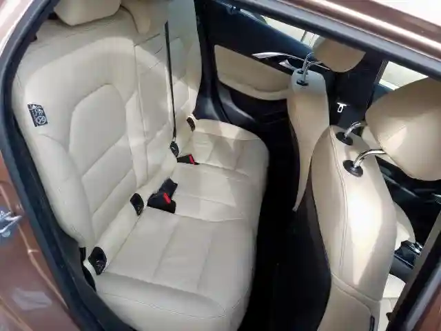 SJKCH5CR7JA002530 2018 INFINITI QX30 PURE-5