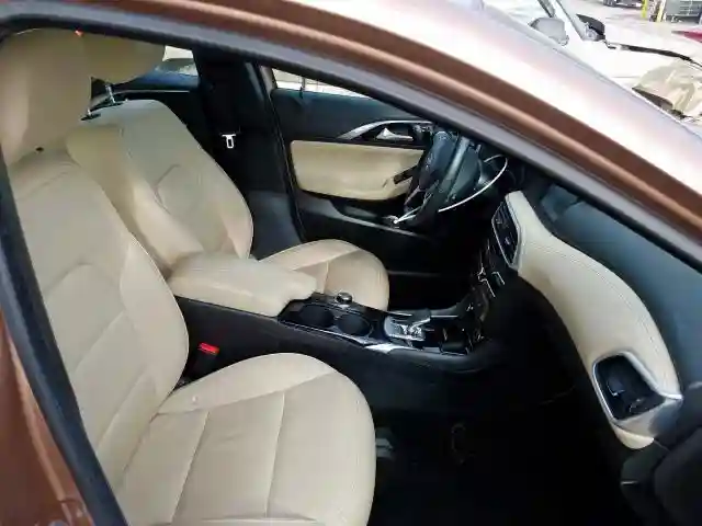 SJKCH5CR7JA002530 2018 INFINITI QX30 PURE-4