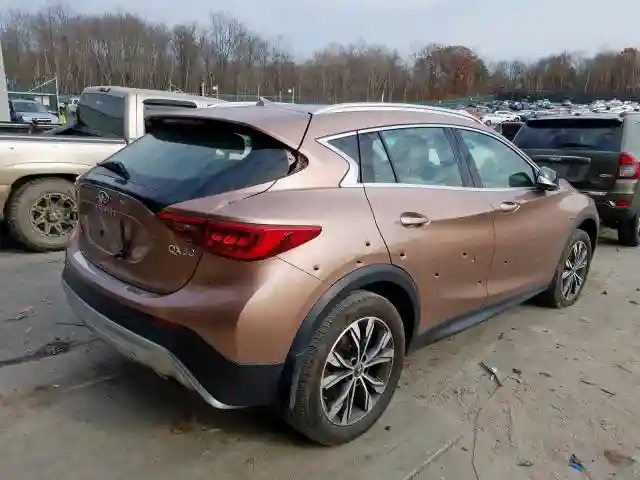 SJKCH5CR7JA002530 2018 INFINITI QX30 PURE-3