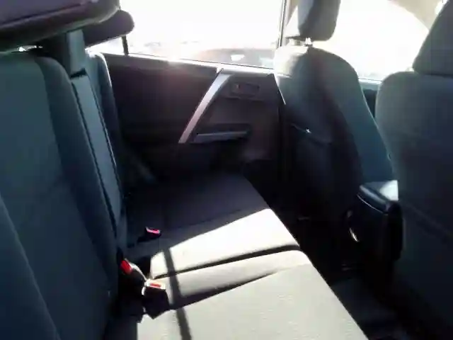 JTMZFREV9HJ147356 2017 TOYOTA RAV4 LE-5