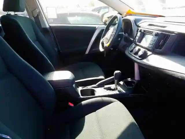 JTMZFREV9HJ147356 2017 TOYOTA RAV4 LE-4
