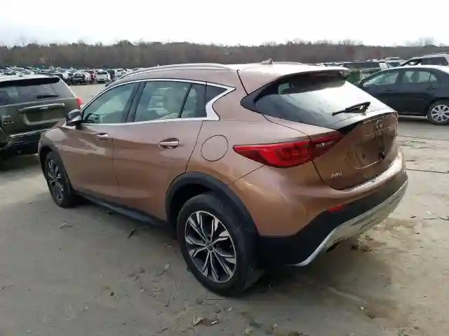 SJKCH5CR7JA002530 2018 INFINITI QX30 PURE-2