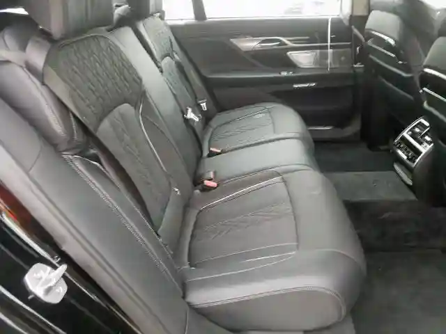 WBA7F0C56JGM22946 2018 BMW 750 I-5