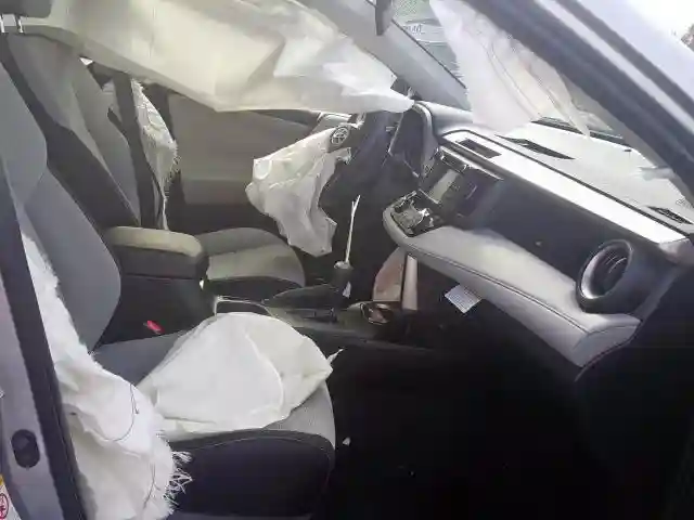 JTMRJREV5JD240135 2018 TOYOTA RAV4 HV LE-4