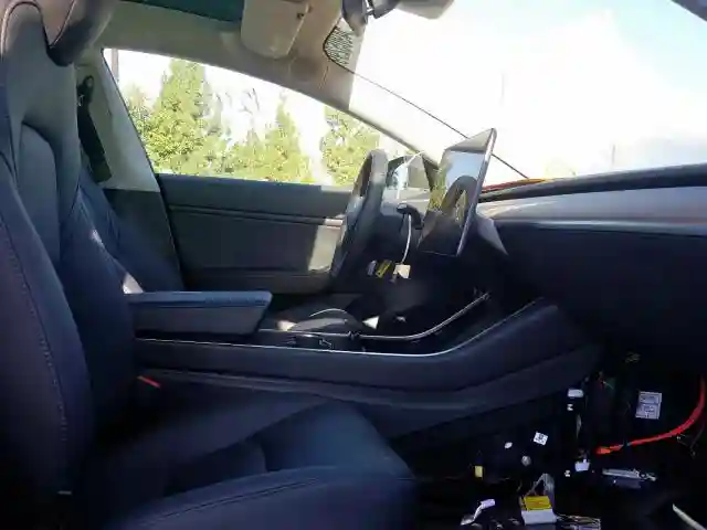 5YJ3E1EB6KF385180 2019 TESLA MODEL 3-4