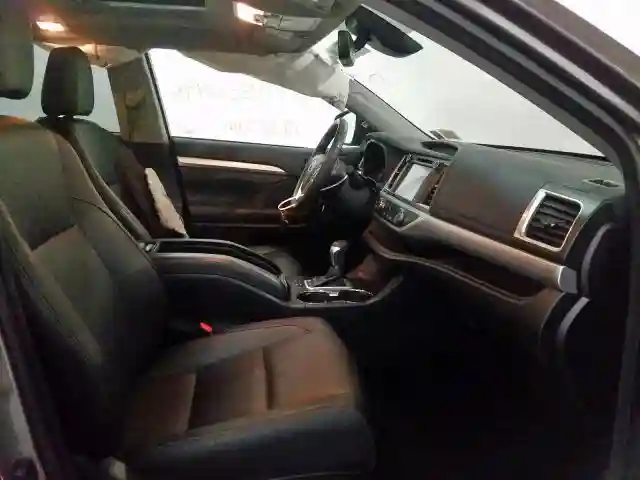 5TDJZRFH7HS430869 2017 TOYOTA HIGHLANDER SE-4