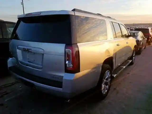 1GKS2GKCXHR141172 2017 GMC YUKON XL K1500 SLT-3