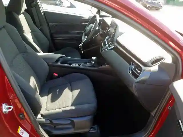 NMTKHMBXXKR093238 2019 TOYOTA C-HR XLE-4