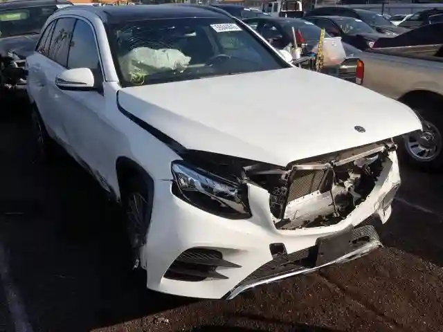WDC0G4JB1JV066073 2018 MERCEDES-BENZ GLC 300-0