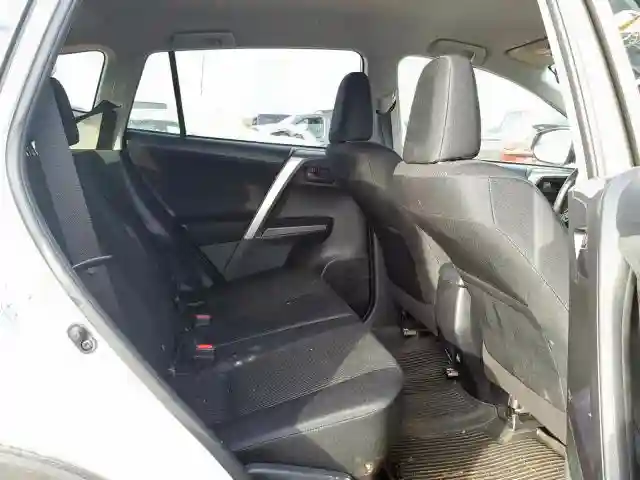 JTMBFREV1JJ251119 2018 TOYOTA RAV4 LE-5