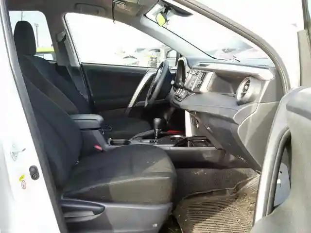 JTMBFREV1JJ251119 2018 TOYOTA RAV4 LE-4