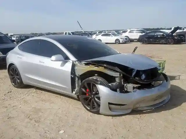 5YJ3E1EB2JF072108 2018 TESLA MODEL 3-0