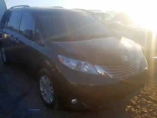 5TDYZ3DC1HS797611 2017 TOYOTA SIENNA XLE-0