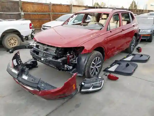 3VV2B7AX1KM109804 2019 VOLKSWAGEN TIGUAN SE-1